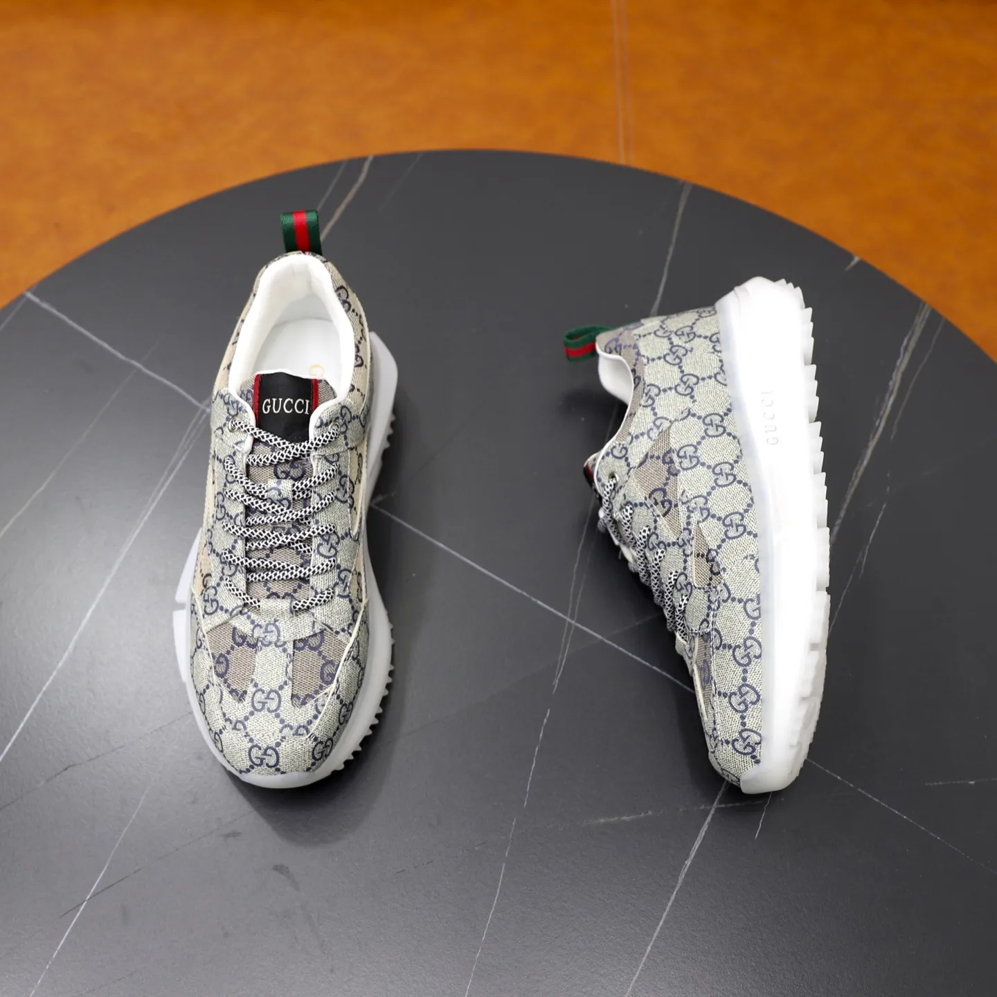 Men's shoes: 462💰🙅‍♂️🙅‍♂️🙅‍♂️ Brand: GUCCI Standard code: 38-44 (45 customized) Grade: Same as the official website Material: Original leather splicing Comfortable and breathable lining Original wear-resistant outsole Style category: Men's fashionable casual shoes Running sneakers Noble luxury brand elements Top luxury Color: actual picture color